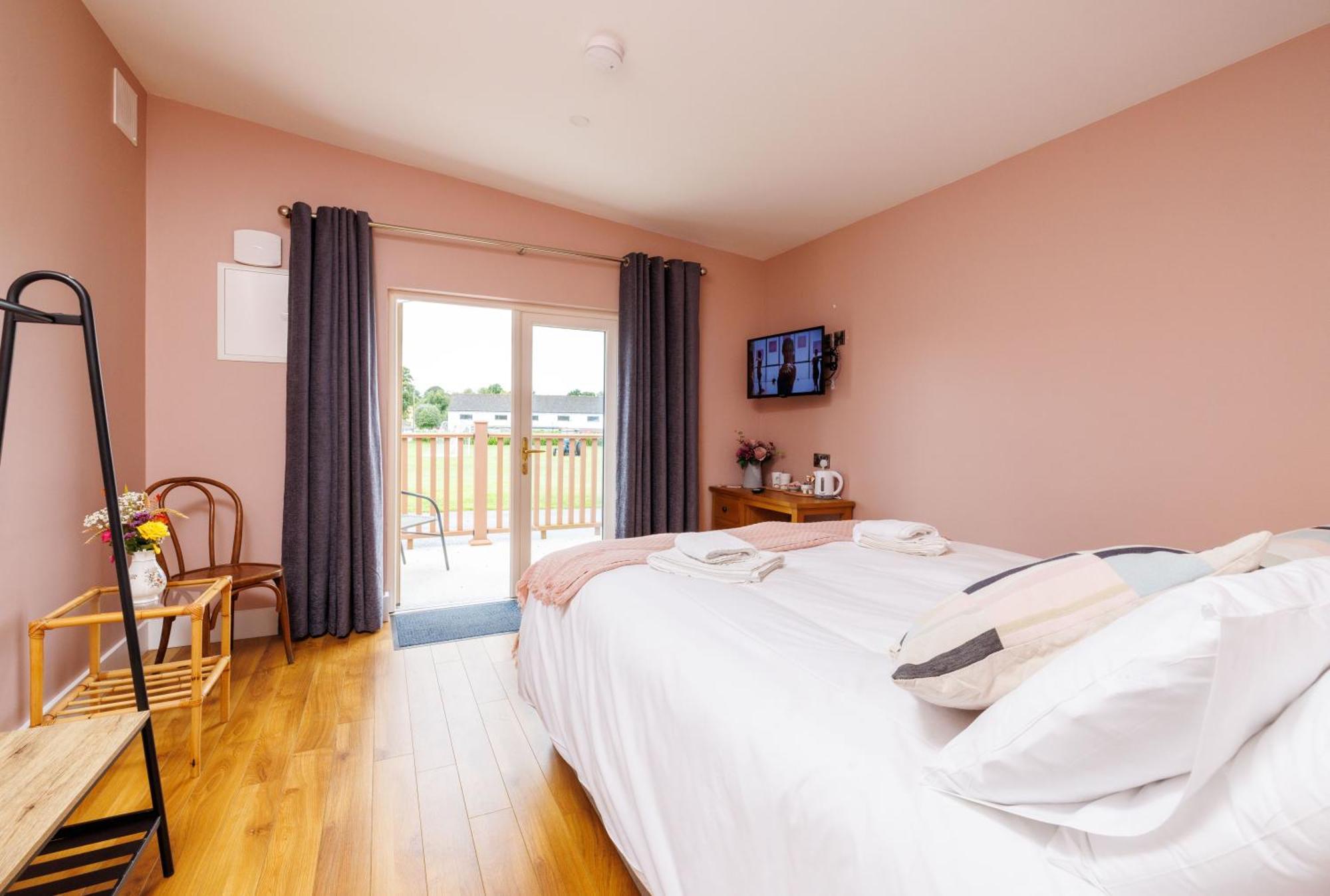 Stoneyford Luxurious Cabins מראה חיצוני תמונה